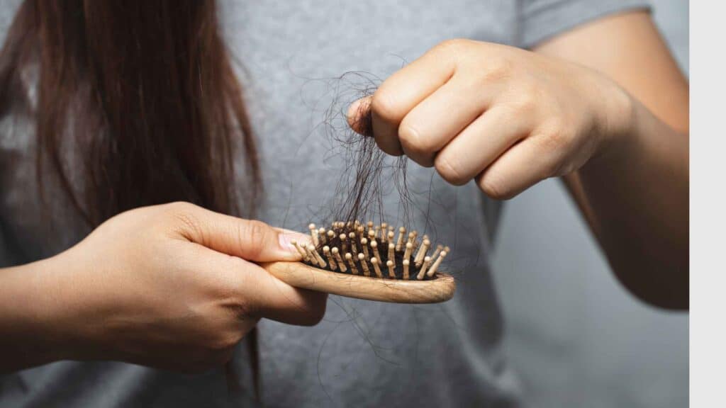 Queda de cabelo: causas mais comuns e os tratamentos dermatológicos mais eficazes.